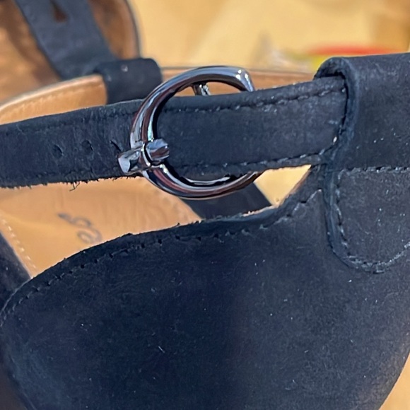 Wedge Earthies Black T Strap Shoes  Cutout Pattern - Picture 8 of 8